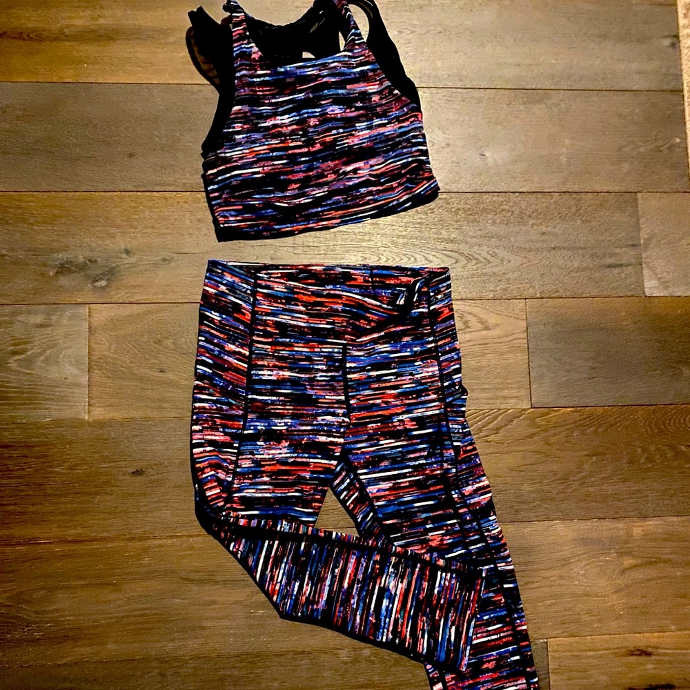 Lululemon cropped top and leggings set, sz 6